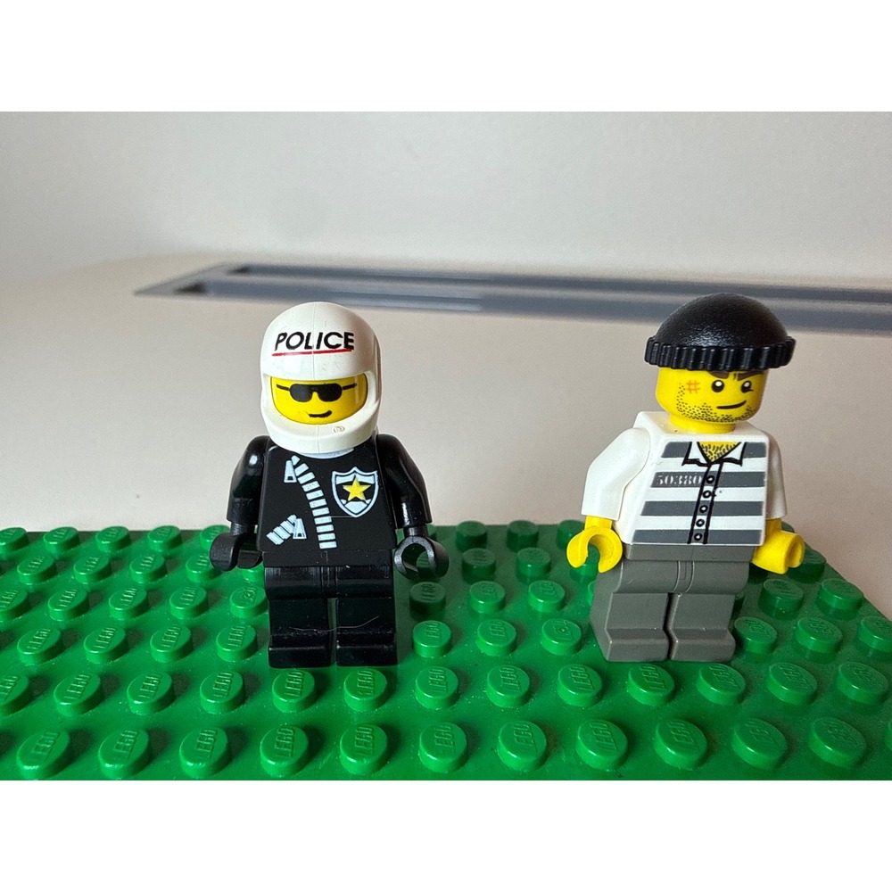 LEGO Minifigures Unisex OS City Police Officer and Crook Lot Helmet Beanie Hat